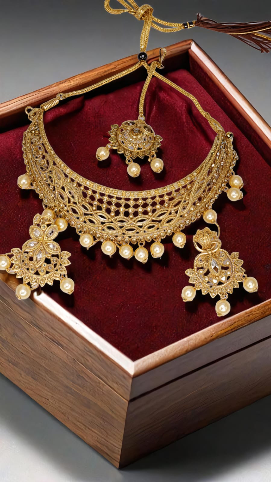 Antique Gold Finish Bridal Jewelry Set with Pearls